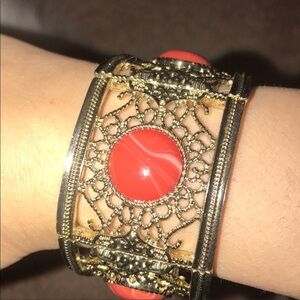 Beautiful stretch gold hardware bracelet